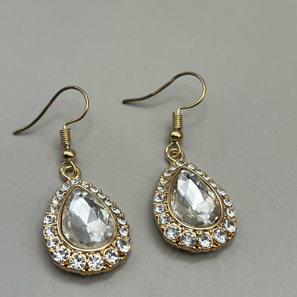 Elegant Gold Teardrop Crystal Earrings